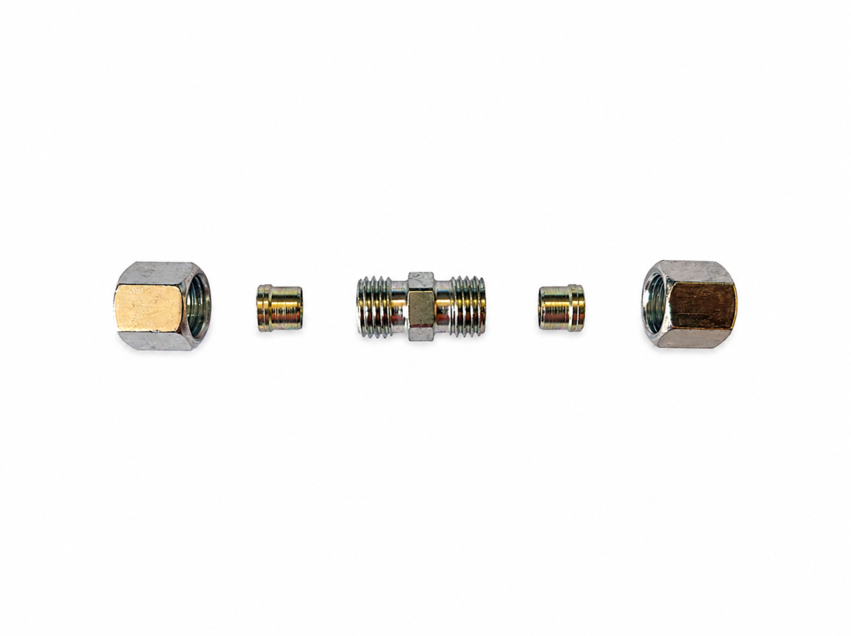 łącznik do łączenia rurek miedzianych w przyczepach kempingowych z dwoma nakrętkami i dwoma baryłkami